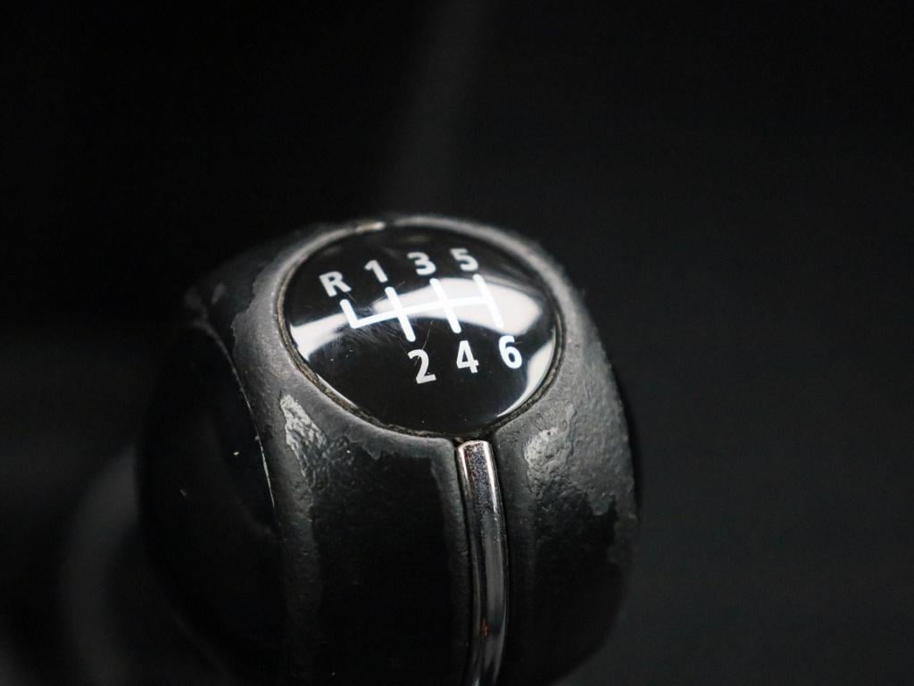 Mini Cooper mini 1.5 essential | navigatie | black pakket | parkeer sensore