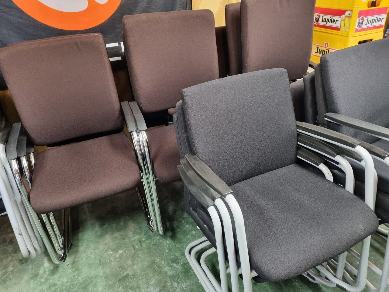 Vergaderstoelen merk Beta met verstelbare rugleuning en stapelbaar