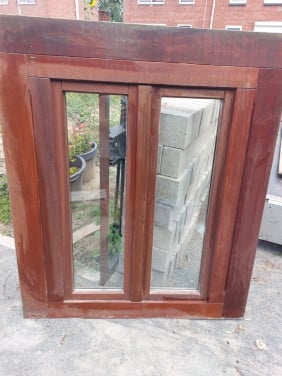 Hardhouten raam