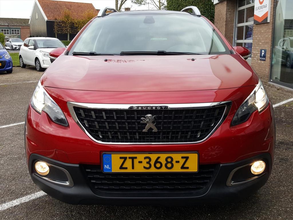 Peugeot 2008 1.2 puretech 110pk signature automaat eat6 navigatie | trekhaa