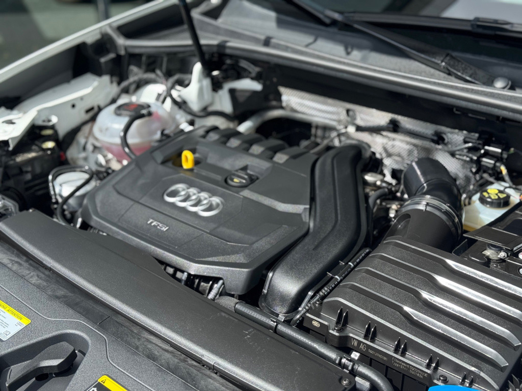 Audi Q3 35 tfsi design luxe * trekhaak * sportstoelen* carplay
