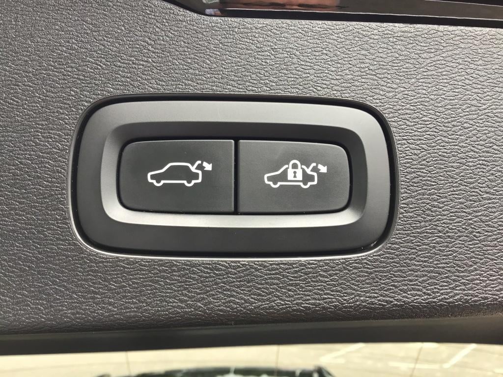 Volvo V60 2.0 t6 awd r. r-des. audio & park assist & climate line