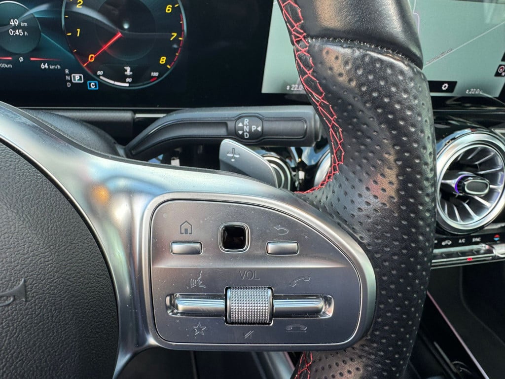 Mercedes-Benz Gla-klasse 180 business solution amg