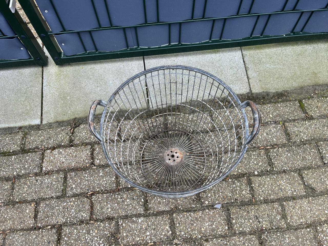 Aardappelmand, metaal