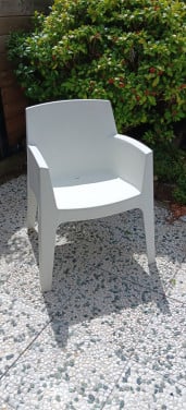 STEVIGE TUIN-/CAMPING- OF STRANDSTOEL