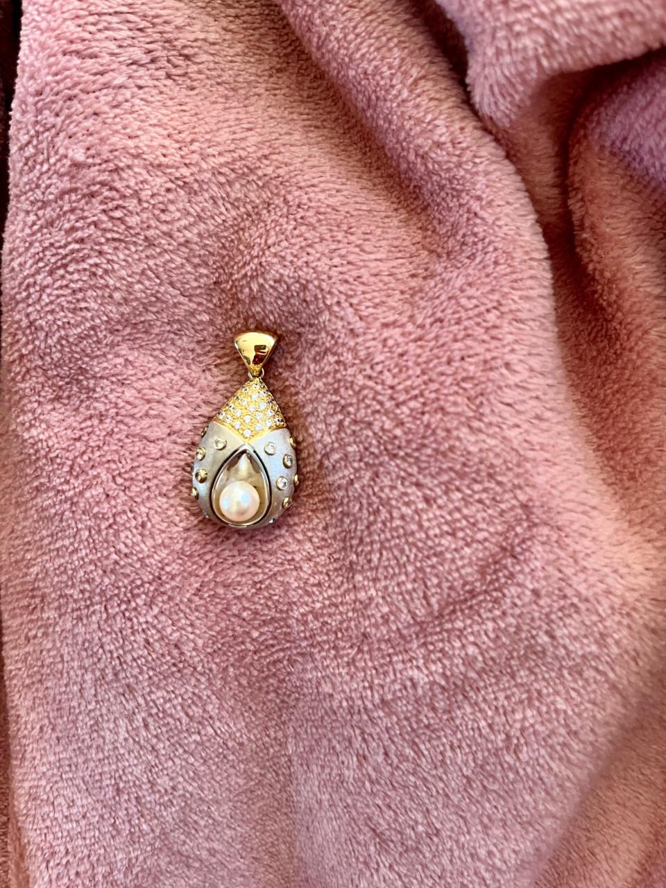 Prachtig 18 karaat gouden hanger met zirkonias en parel