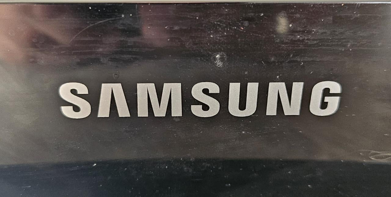 23 inch Samsung TV LE23R81B