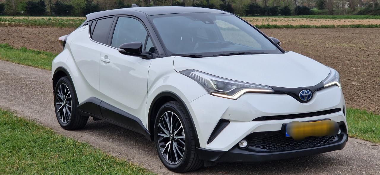 Toyota chr 1.8 hybride bi-tone plus,trekhaak,leder,led