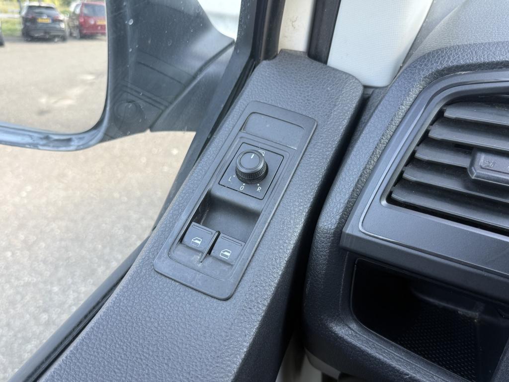 Volkswagen Transporter 2.0 tdi l1h1 highline | airco | nieuwe motor bij 240