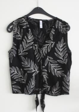 Zwart met wit patroon blousje met knopen 38