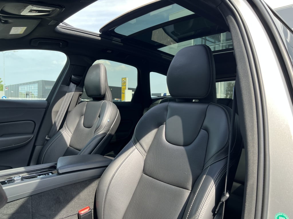 Volvo XC60 t6 340pk recharge r-design| luchtvering| panodak| adap.cruise| 3