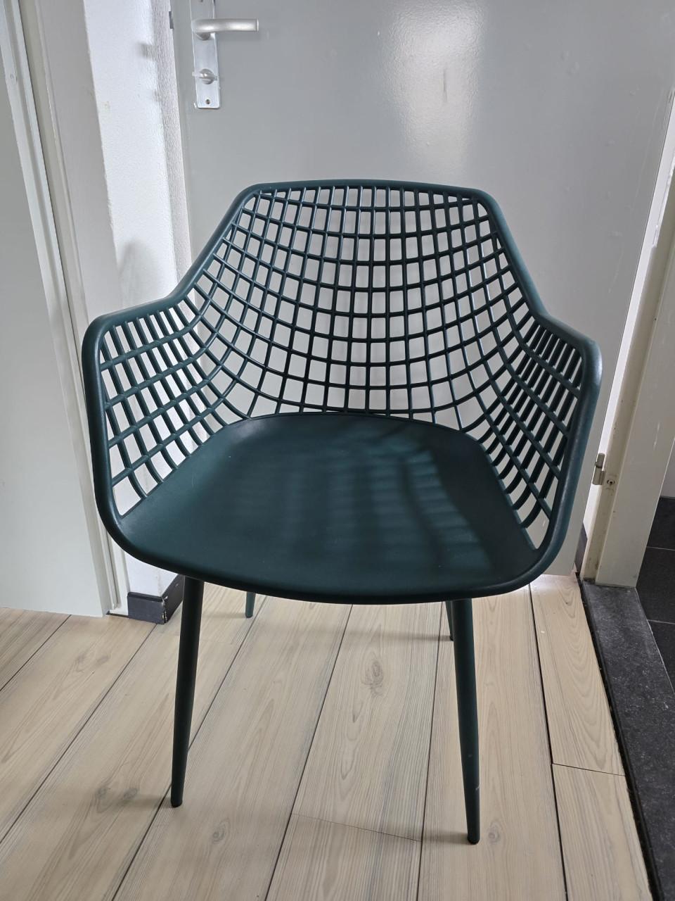 2 groene stoelen