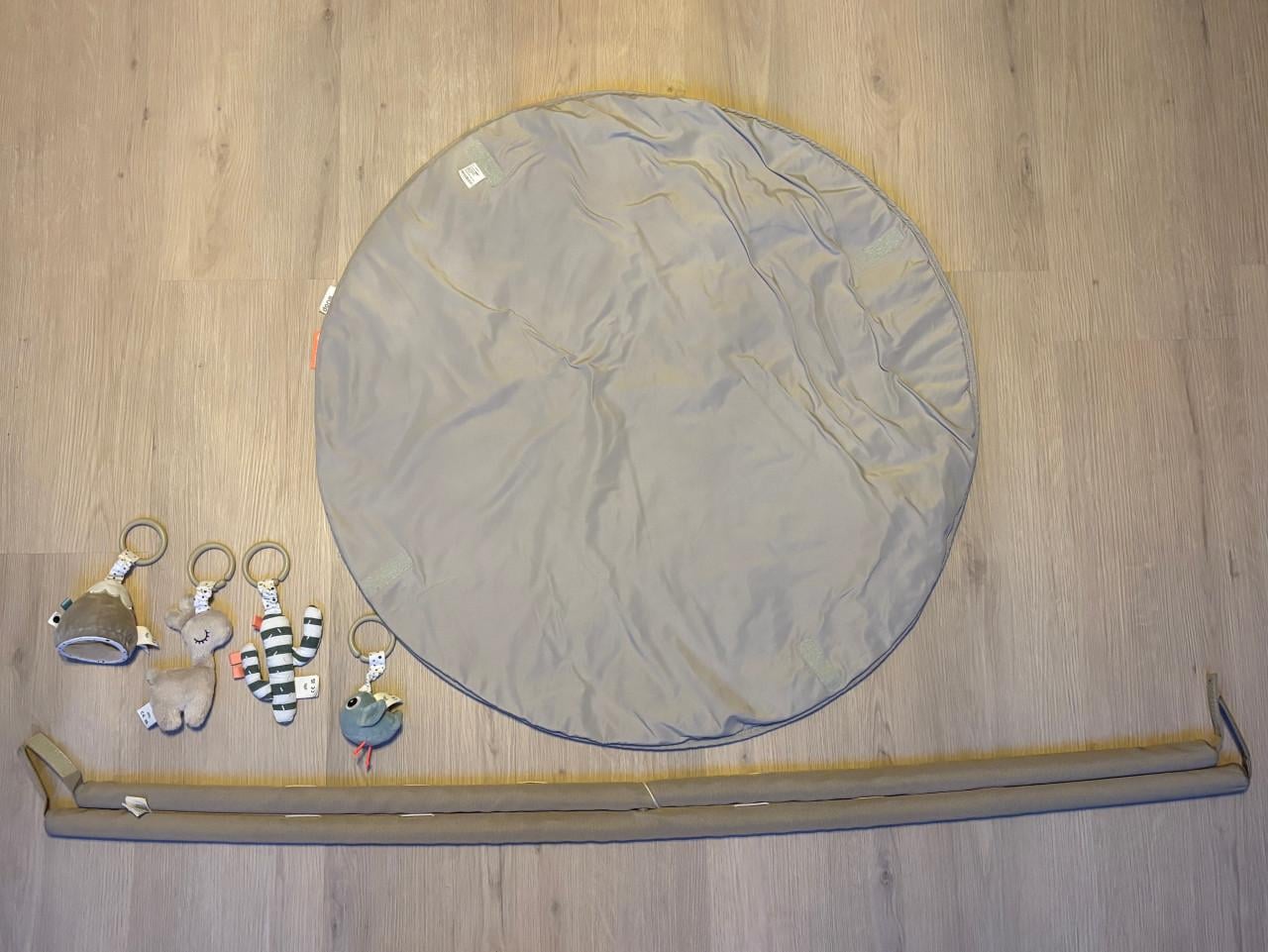 Speelkleed met boog van Done by Deer
