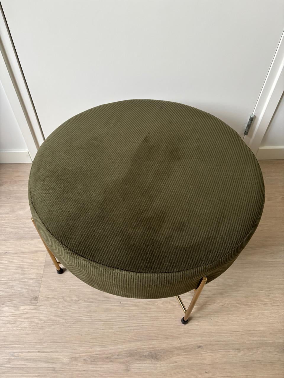 Groene poef met gouden poten