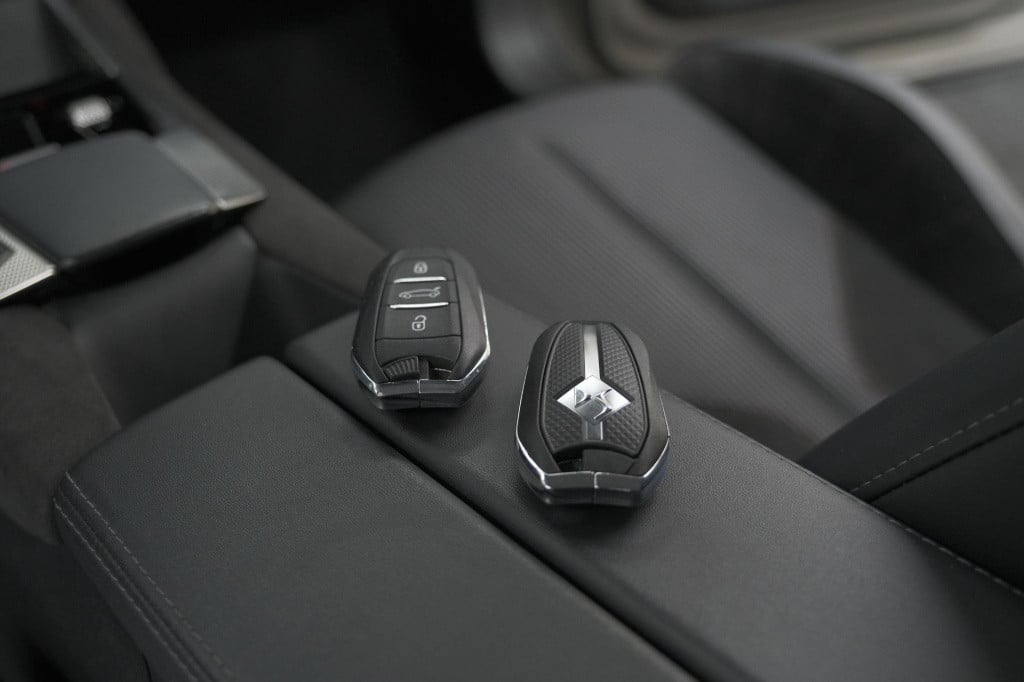 Ds Ds 4 puretech 130 eat8 performance line | camera | apple carplay | alcan
