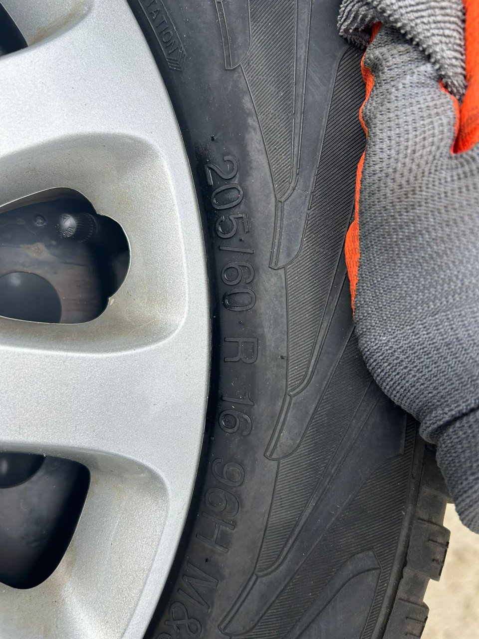 HONDA STALEN VELGEN MET WIELDOPPEN 16''INCH'' EN BANDEN