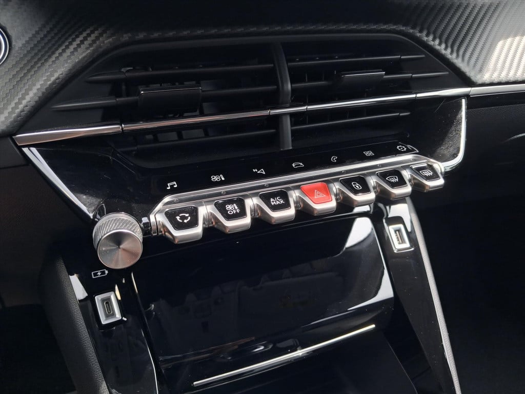 Peugeot 208 1.2 puretech 100pk eat8 allure pack | navi | bt | parkeersens. 
