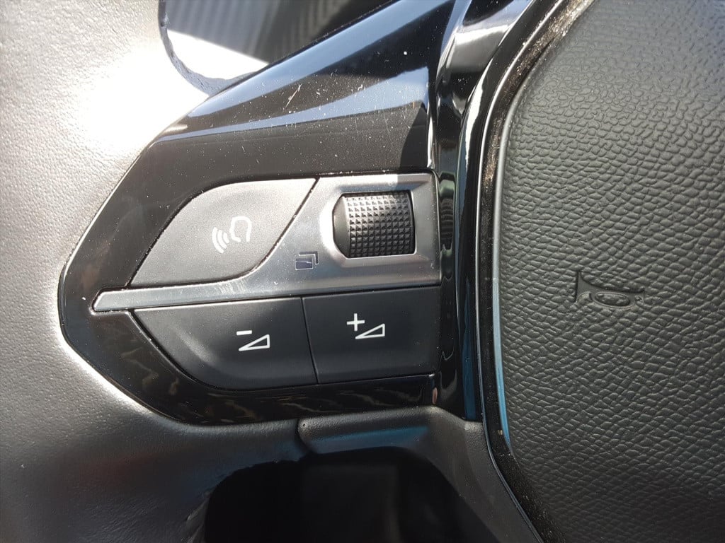 Peugeot 208 active pack 50kwh 136pk 1-fase 12% bijtelling cruise & climate 