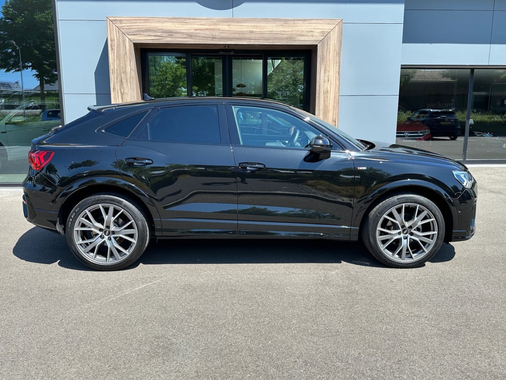 Audi Q3 sportback 35 tfsi 150pk s-tronic 2x s-line | zwart optiek | camera 