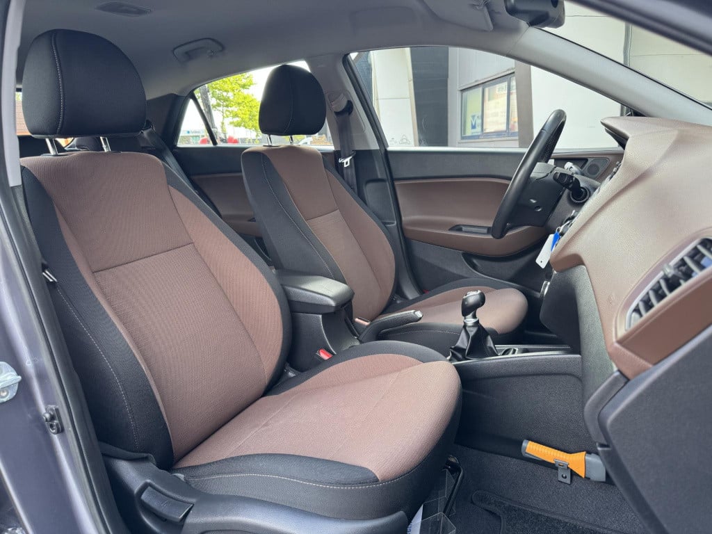 Hyundai I 20 1.2 hp i-motion comfort | trekhaak | navigatie | camera | park