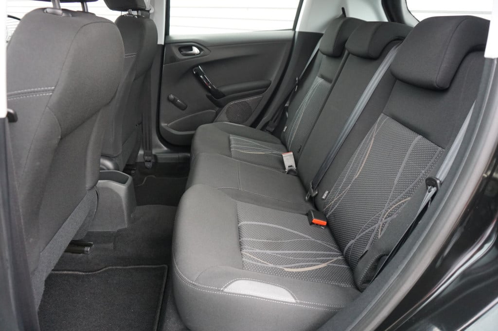 Peugeot 208 1.2 e-vti envy automaat - airco / cruise / navi / parkeers. / n