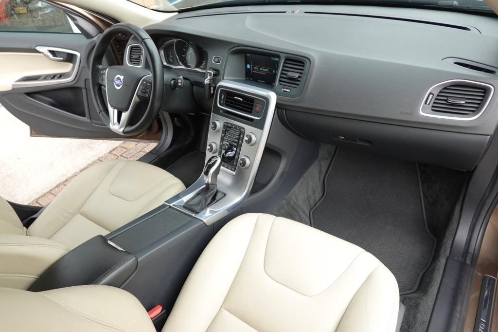 Volvo V60 cross country 2.0 t5 nordic+