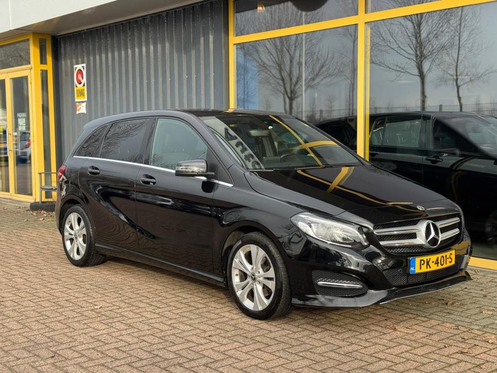Mercedes-Benz B-Klasse 180 activity edition | leer | automaat |