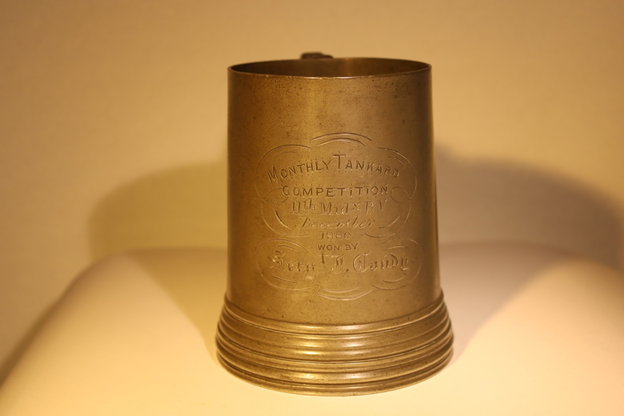 Gesigneerde tinnen tankard