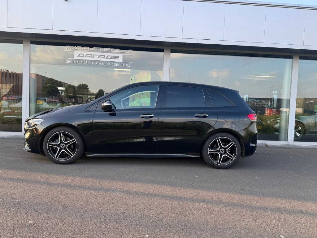 Mercedes-Benz B-Klasse 180 amg night pakket / automaat/ trekhaak / achterui