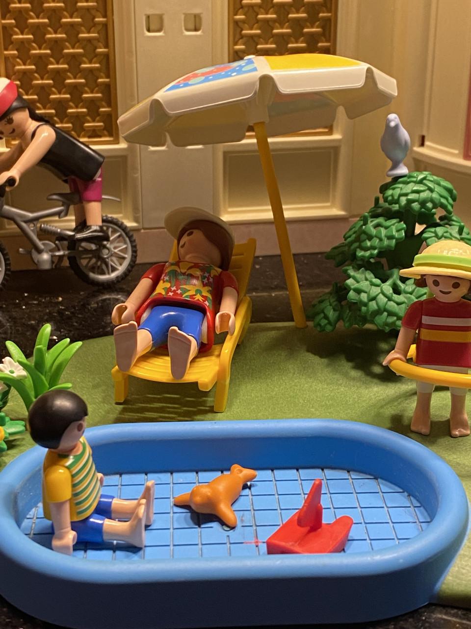 Playmobil zwembad met kinderen moeder en mountainbikesters