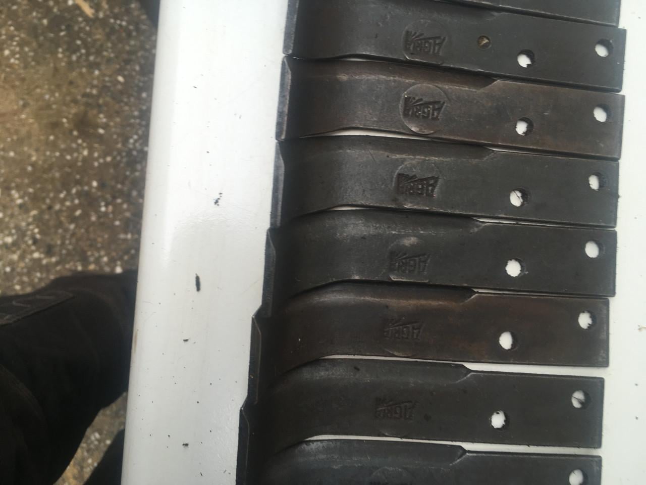 Freesmessen nieuw origineel agria zowel link als rechts gaten 8mm