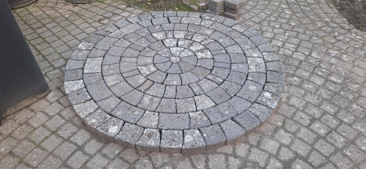 GRATIS Cirkel bestrating diameter van 180 cm