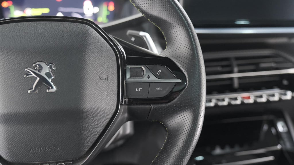 Peugeot 208 puretech 100 eat8 gt-line | trekhaak | adaptieve cruise control