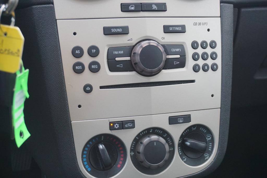 Opel Corsa 1.4-16v cosmo airco / elektr. ramen / lm velgen / nap