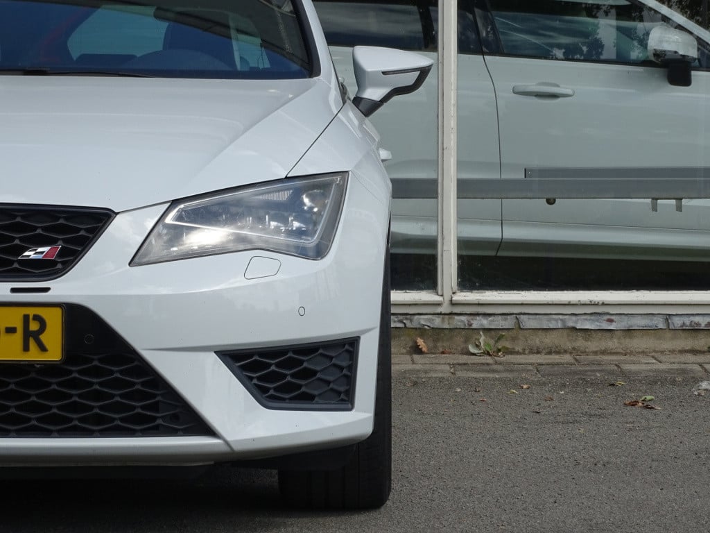 Seat Leon sc 2.0 tsi cupra 280 | pano | stoelverwarming | navi