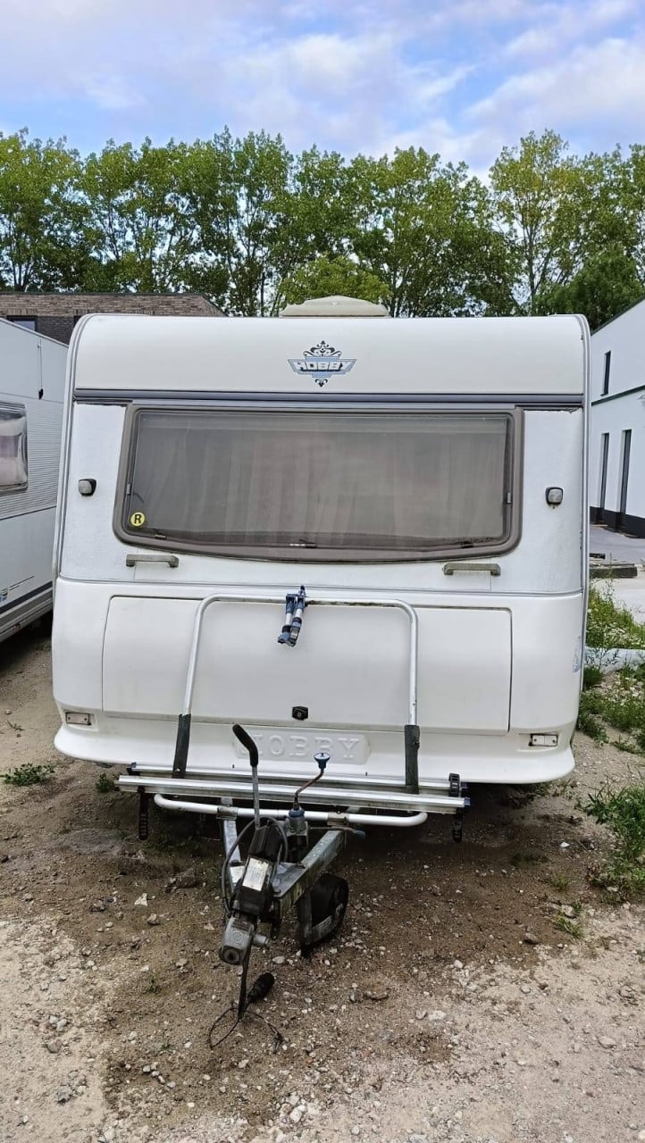 Hobby 540 UL (2000) met voortent en luifel ENKELE BEDDEN