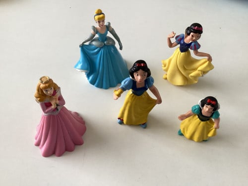 Verschillende rubber Disney figuurtjes.
