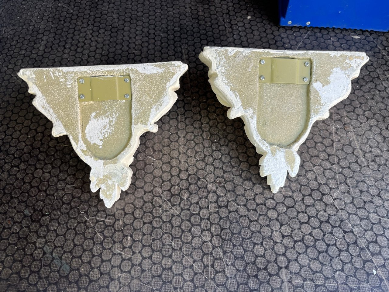 2 Wandconsoles van gips