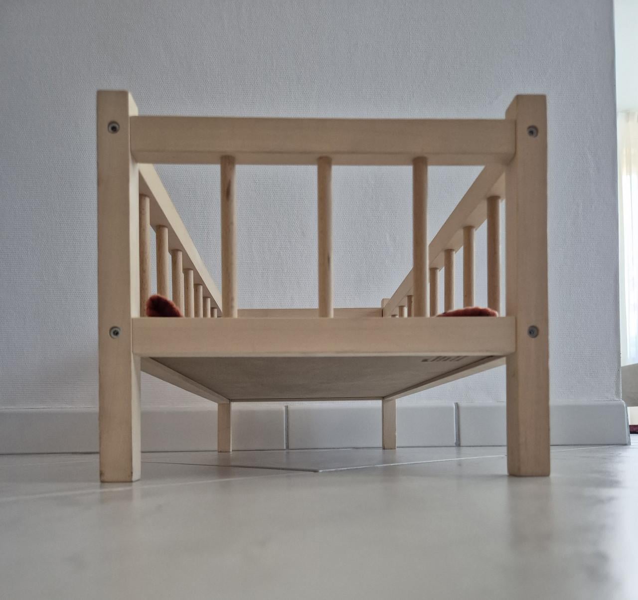 Houten poppenledikantje