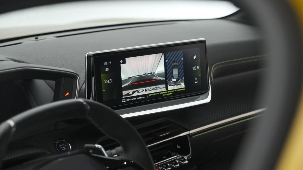 Peugeot 208 puretech 100 eat8 gt-line | trekhaak | adaptieve cruise control