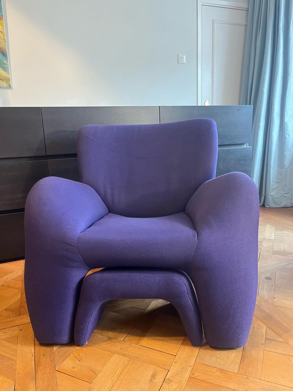 Leolux fauteuil Echnaton met hocker en pouf