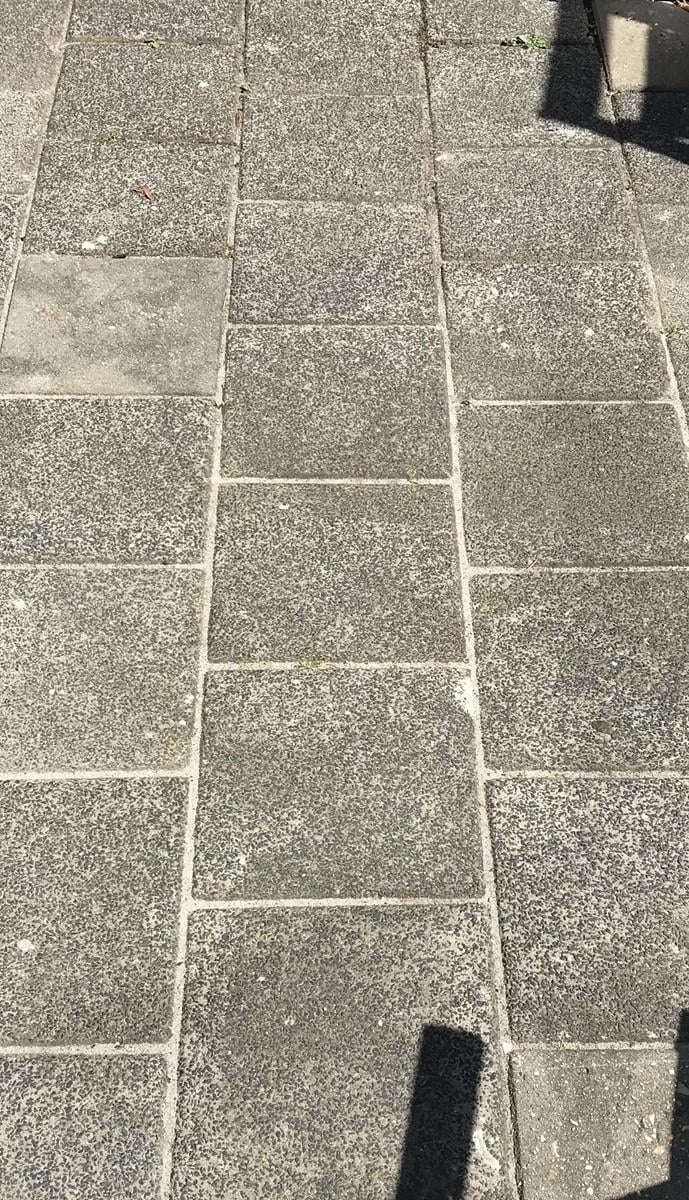 Stoeptegels 30x30, ruim 30 m2, gratis