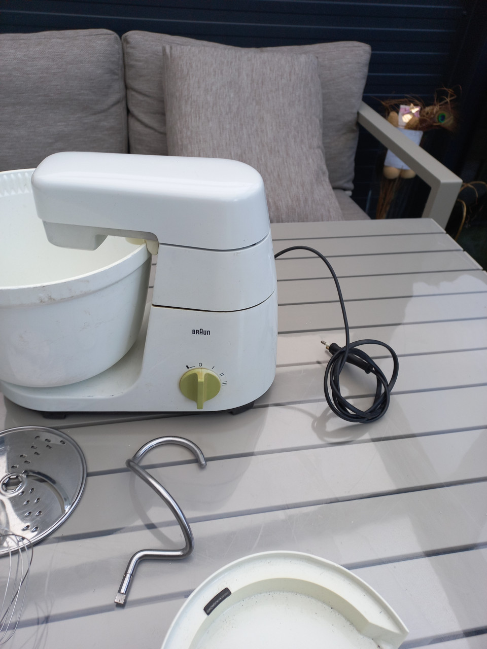 Braun model KM 32