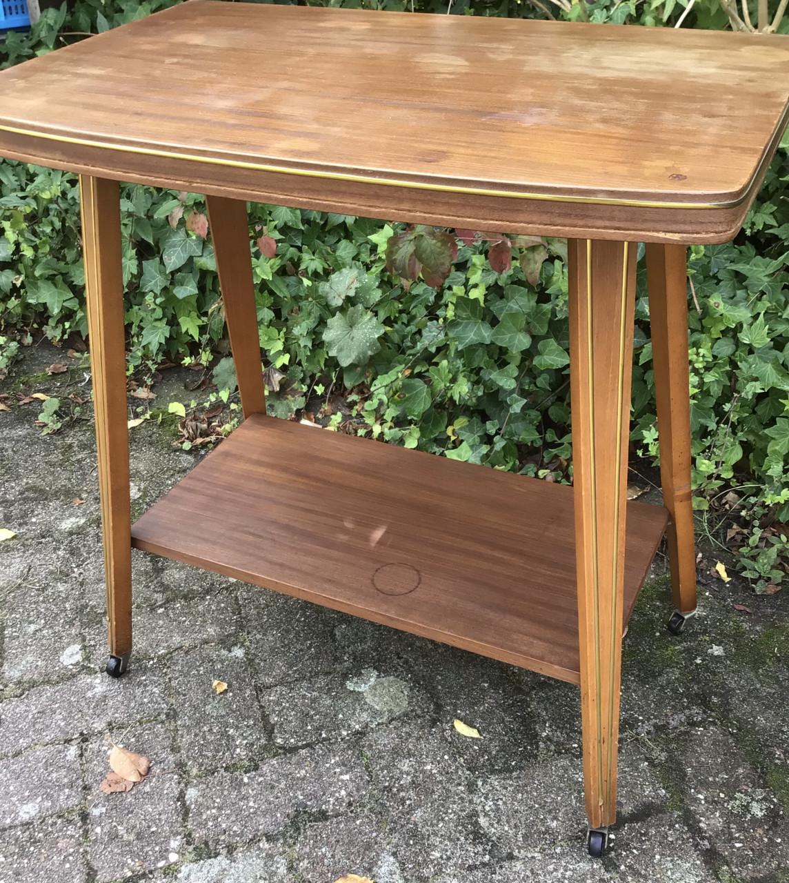 Vintage tv tafeltje op wieltjes
