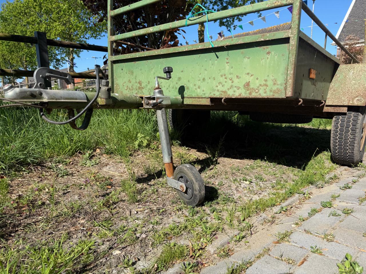 Stalen aanhangwagen 124x204 bak.