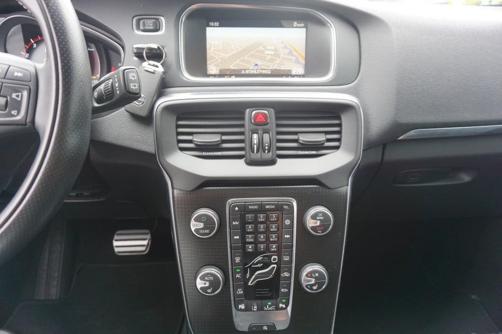Volvo V40 1.5 t3 polar+ sport automaat / climate / navi / cruise / lane ass