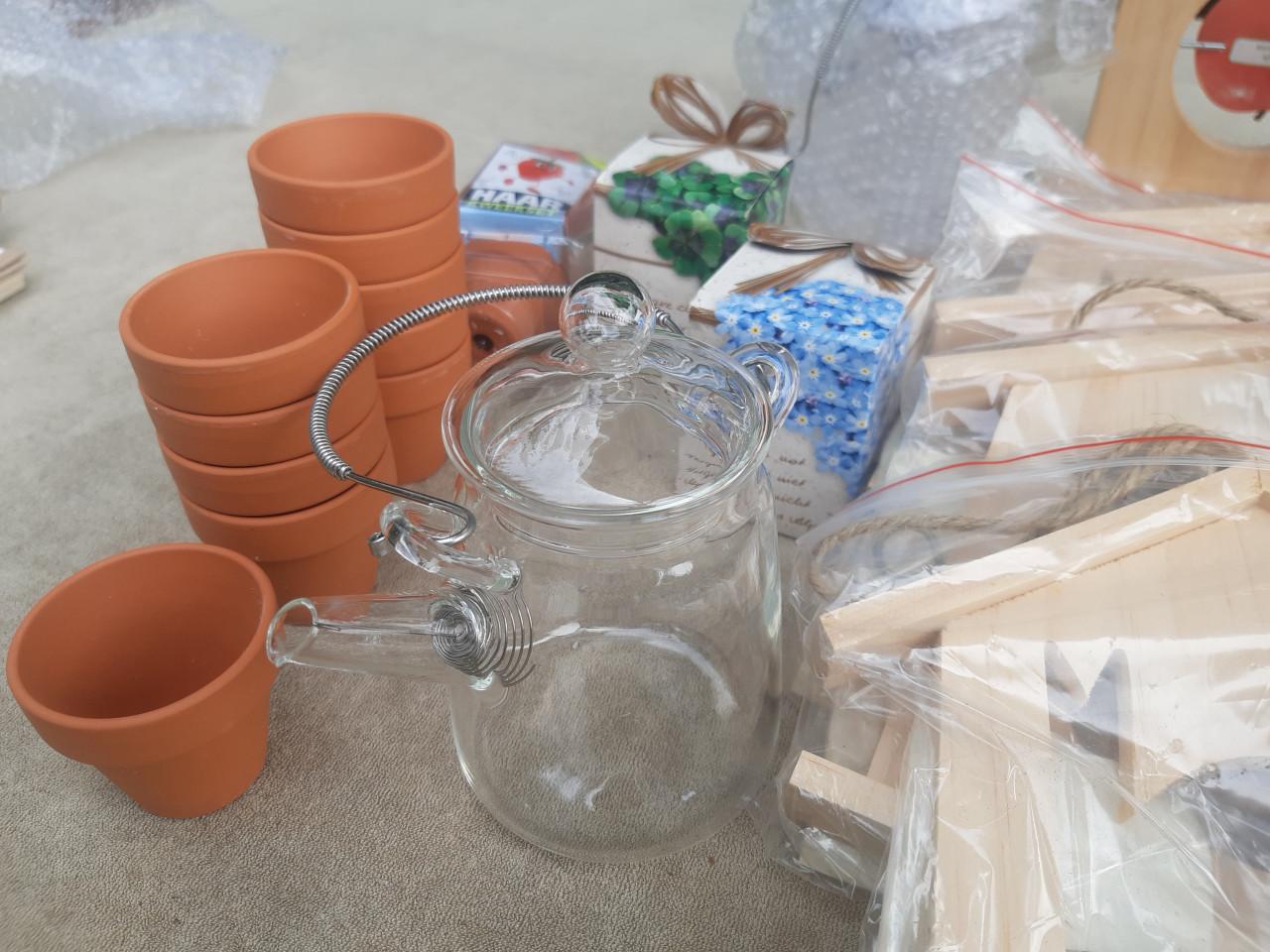 Diverse kerst pakket artikelen, restanten, o.a. vogelhuisjes