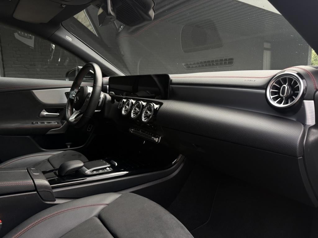 Mercedes-Benz Cla 250e - amg pakket - ambilight - pano -