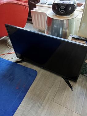Flatscreen tv 32 inch, speelt alleen DVD's