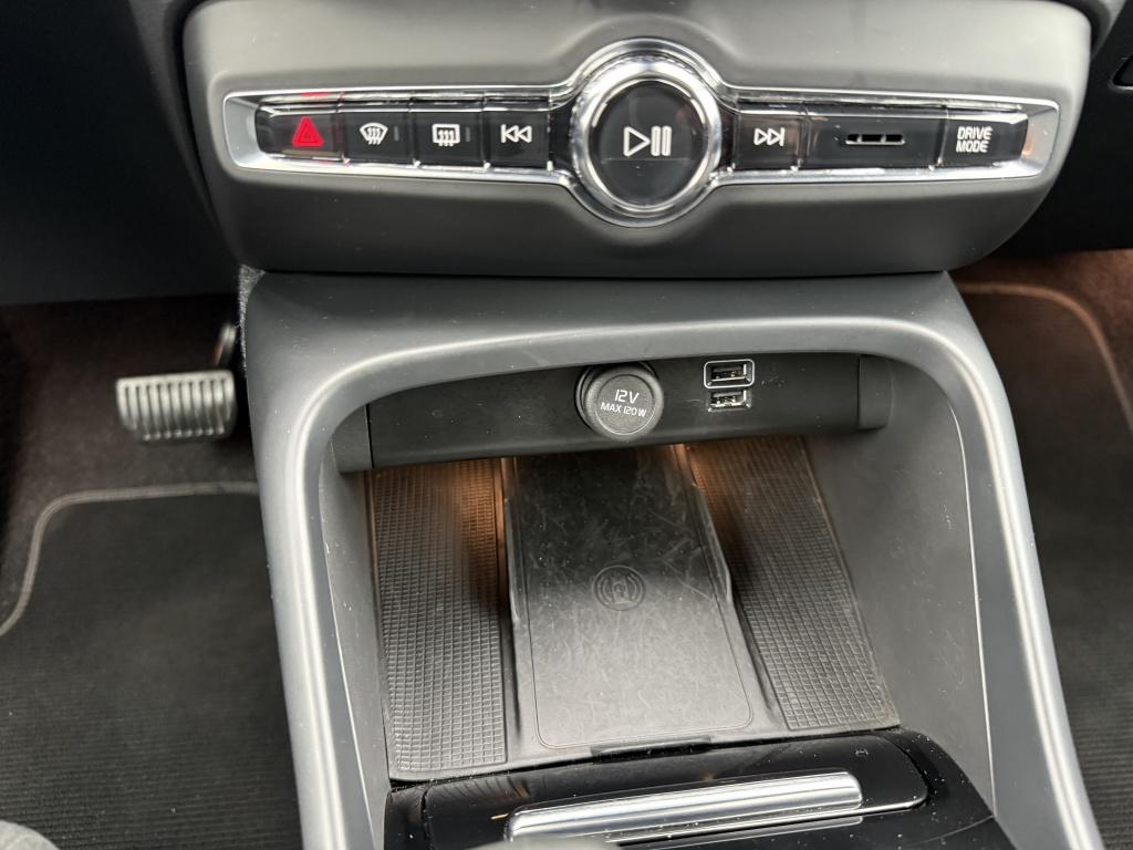 Volvo XC40 t5 262pk recharge ultimate dark